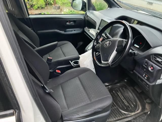TOYOTA VOXY 2015 Image 31
