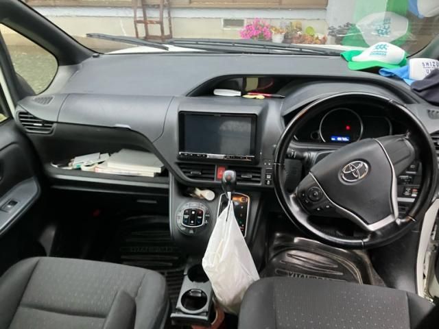 TOYOTA VOXY 2015 Image 31