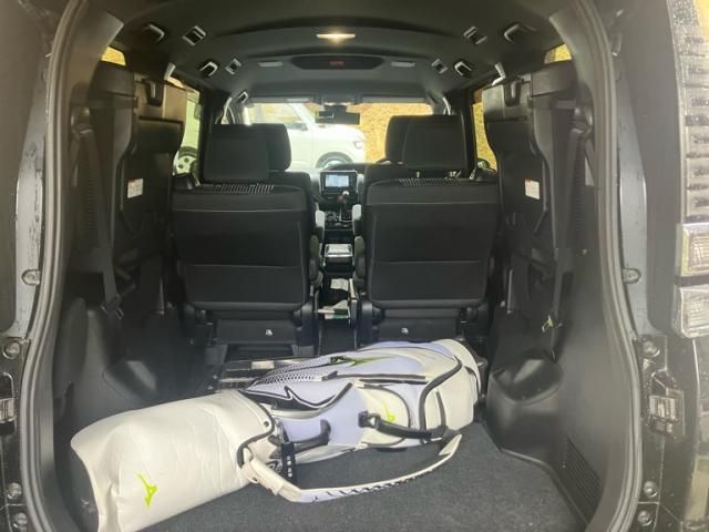 TOYOTA VOXY 4WD 2018 Image 31