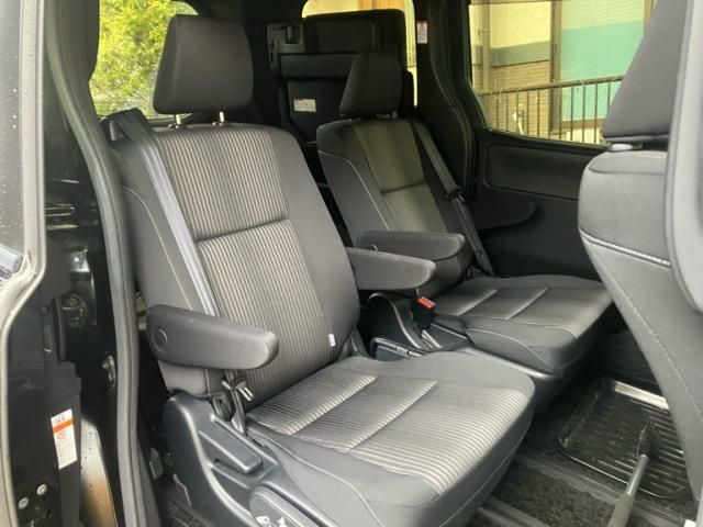 TOYOTA VOXY 4WD 2018 Image 31