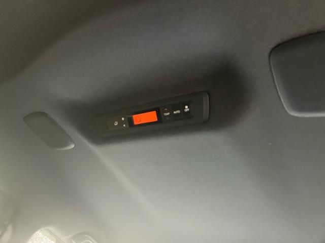 TOYOTA VOXY 4WD 2018 Image 31