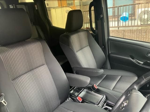 TOYOTA VOXY 4WD 2018 Image 31