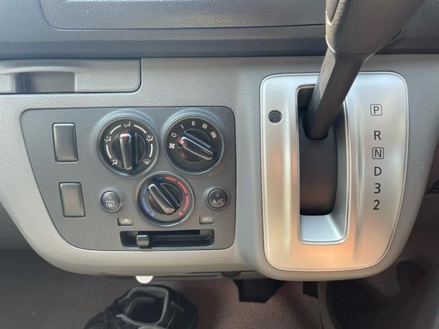 NISSAN NV350 CARAVAN 2012 Image 31