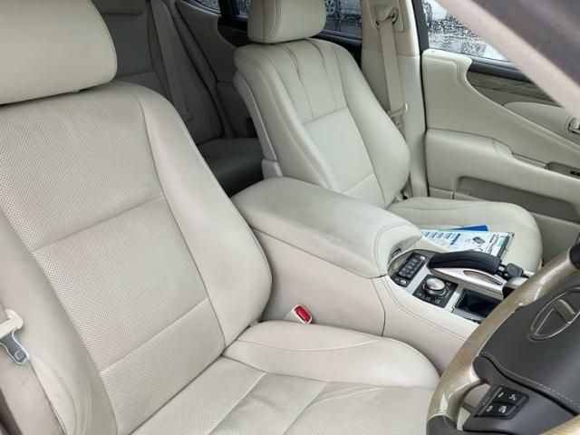 TOYOTA LEXUS LS460 2015 Image 31