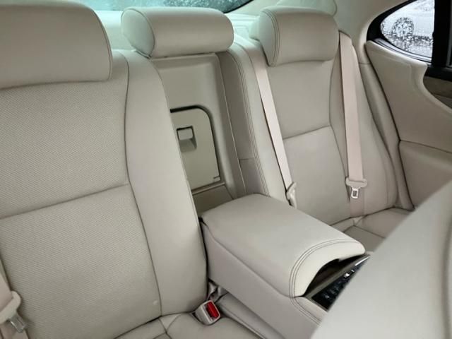 TOYOTA LEXUS LS460 2015 Image 31