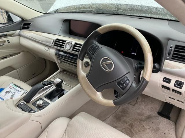TOYOTA LEXUS LS460 2015 Image 31