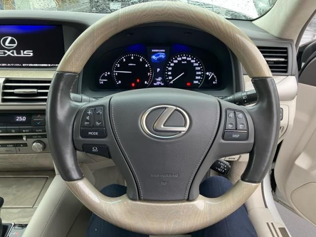 TOYOTA LEXUS LS460 2015 Image 31