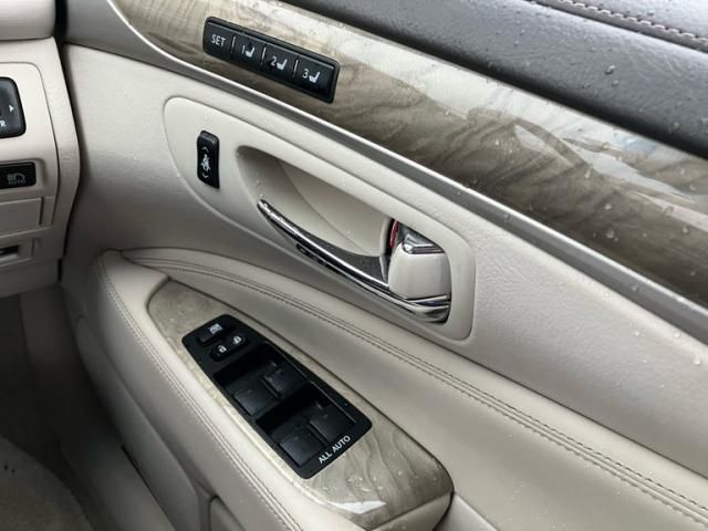 TOYOTA LEXUS LS460 2015 Image 31