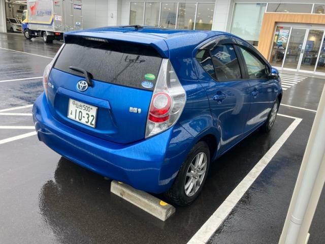 TOYOTA AQUA 2013 Image 31