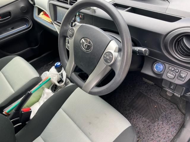 TOYOTA AQUA 2013 Image 31