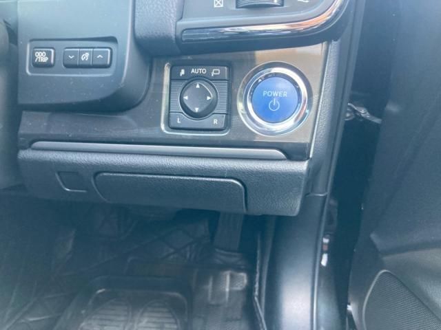 TOYOTA CROWN SEDAN HYBRID 2013 Image 31