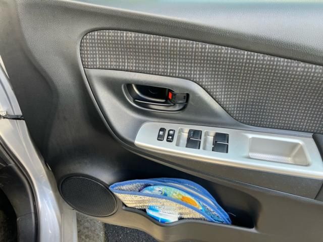 TOYOTA VITZ 2015 Image 31