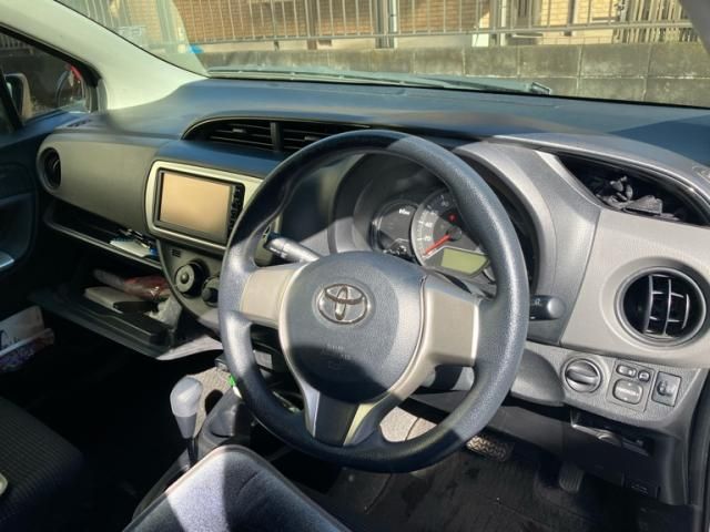 TOYOTA VITZ 2015 Image 31