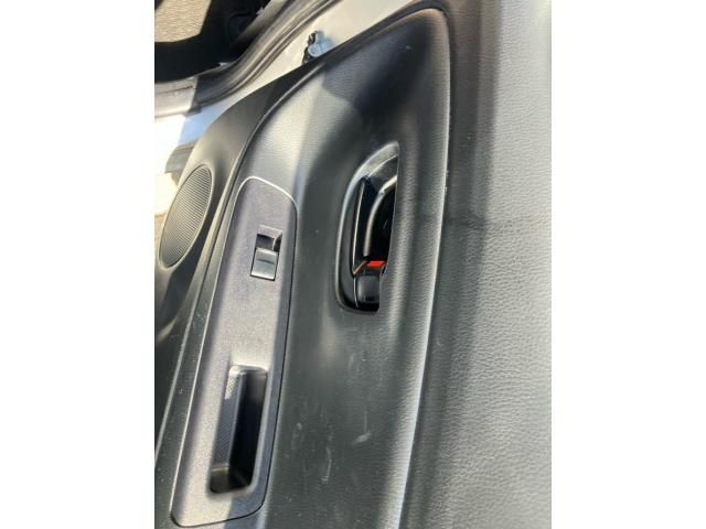 TOYOTA VITZ 2015 Image 31