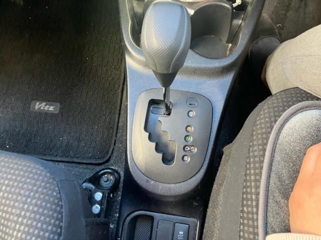 TOYOTA VITZ 2015 Image 31
