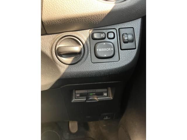 TOYOTA VITZ 2015 Image 31