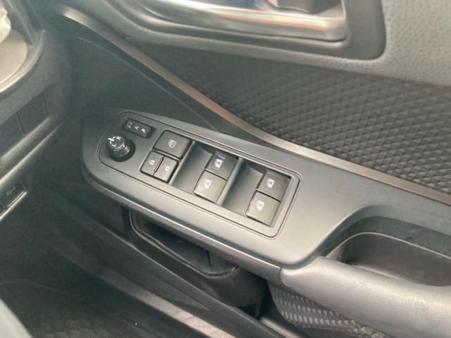 TOYOTA C-HR 2018 Image 31