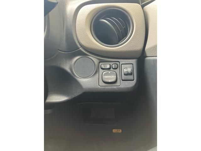 TOYOTA VITZ  4WD 2011 Image 31