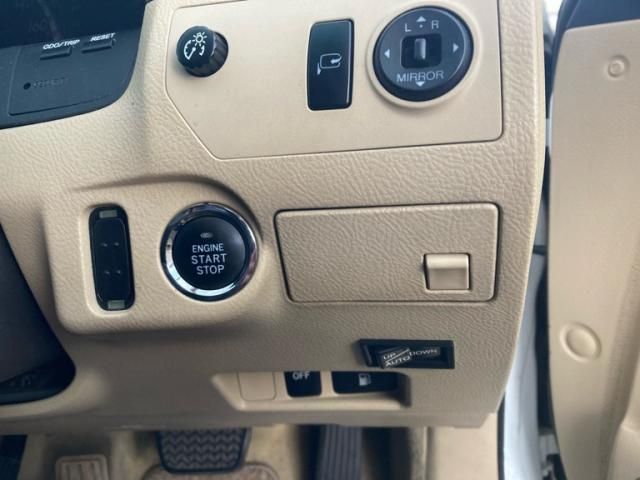 TOYOTA CROWN SEDAN 2005 Image 31