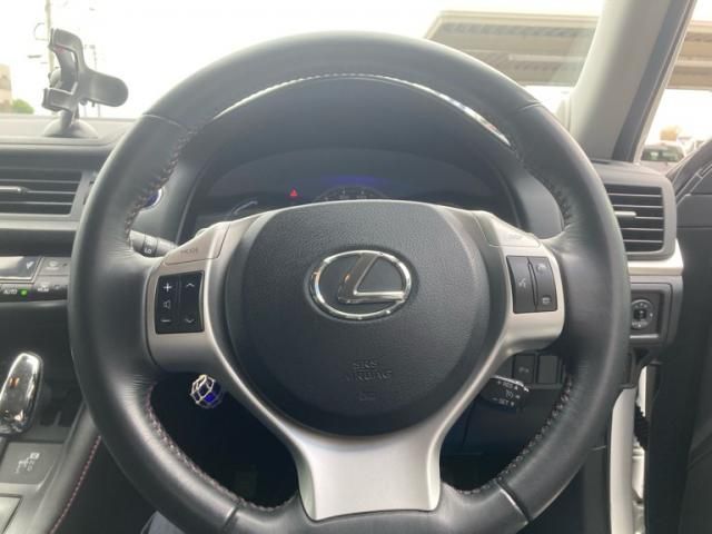 TOYOTA LEXUS CT200H 2013 Image 31