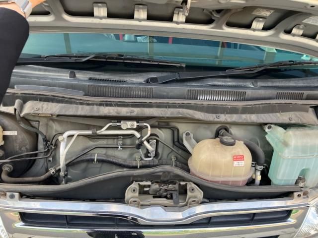 TOYOTA HIACE VAN 2WD 2012 Image 31