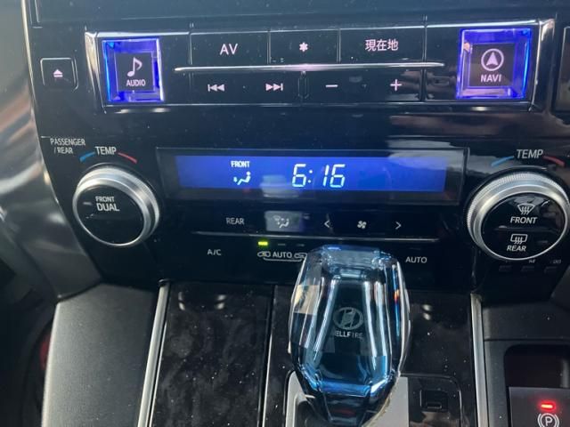 TOYOTA VELLFIRE 2018 Image 31