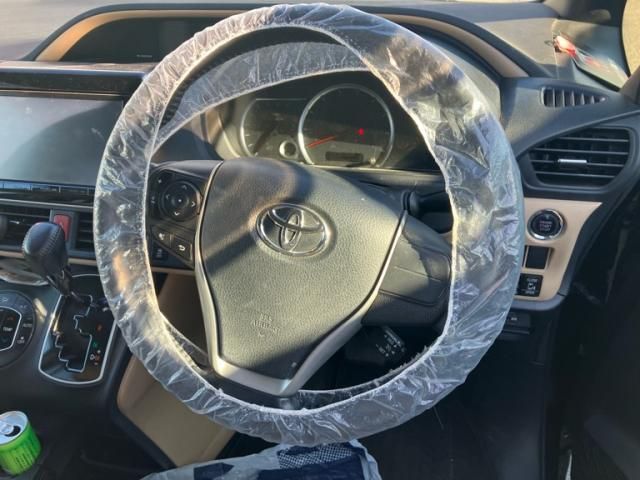 TOYOTA NOAH 2014 Image 31