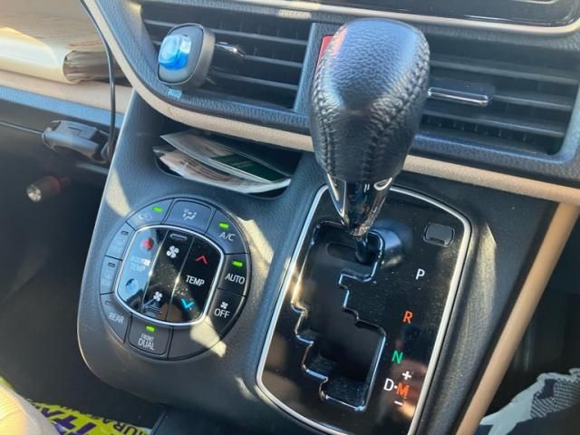 TOYOTA NOAH 2014 Image 31