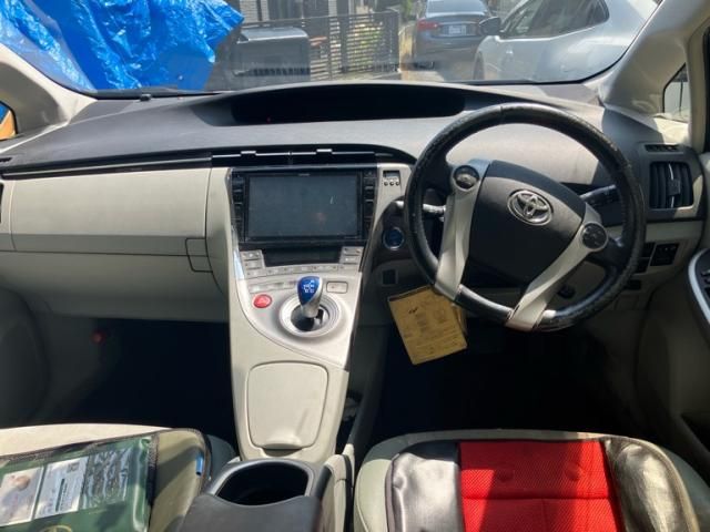 TOYOTA PRIUS 2015 Image 31