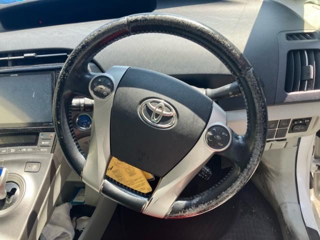 TOYOTA PRIUS 2015 Image 31