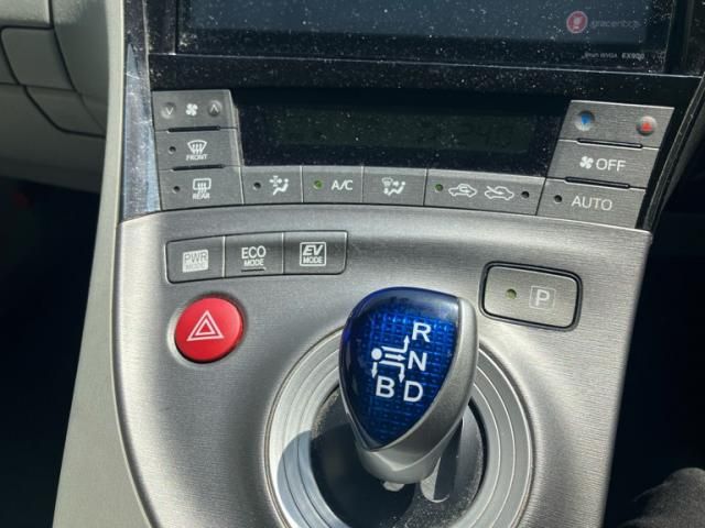 TOYOTA PRIUS 2015 Image 31