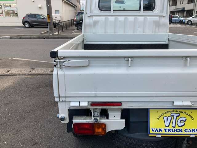 DAIHATSU HIJET TRUCK 4WD 2016 Image 31