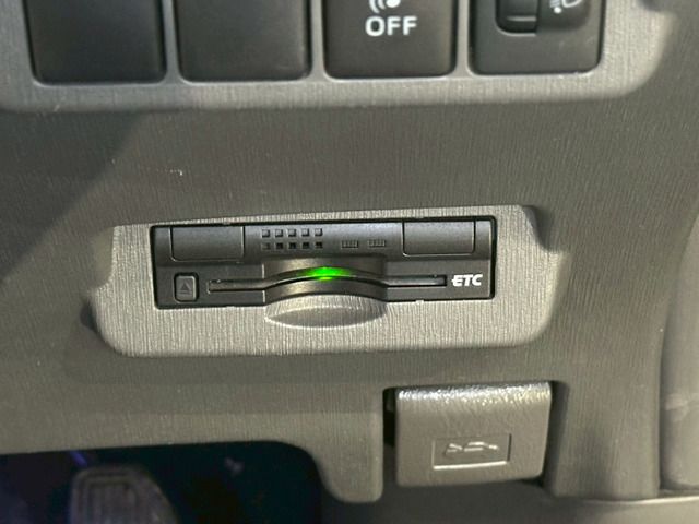 TOYOTA PRIUS ALPHA 2014 Image 31