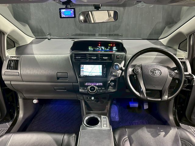 TOYOTA PRIUS ALPHA 2014 Image 31