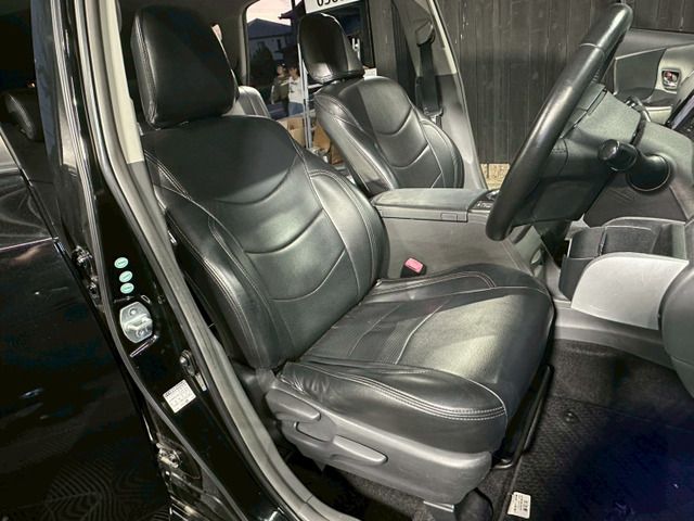 TOYOTA PRIUS ALPHA 2014 Image 31