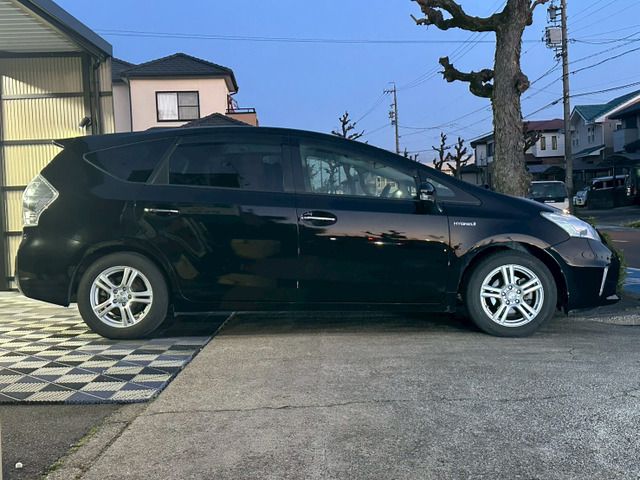 TOYOTA PRIUS ALPHA 2014 Image 31