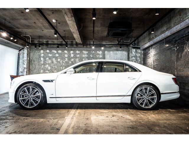 BENTLEY BENTLEY 2023 Image 31