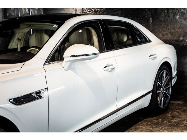 BENTLEY BENTLEY 2023 Image 31