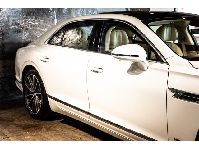 BENTLEY BENTLEY 2023 Image 31