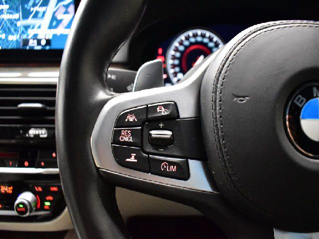BMW 5SERIES SEDAN 2018 Image 31