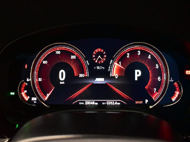 BMW 5SERIES SEDAN 2018 Image 31