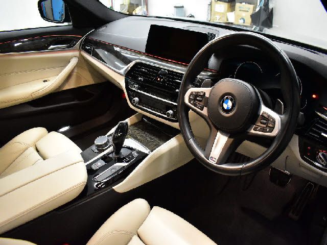 BMW 5SERIES SEDAN 2018 Image 31