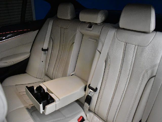 BMW 5SERIES SEDAN 2018 Image 31