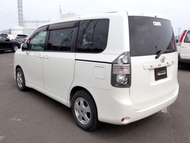 TOYOTA VOXY 2009 Image 31