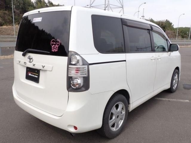 TOYOTA VOXY 2009 Image 31