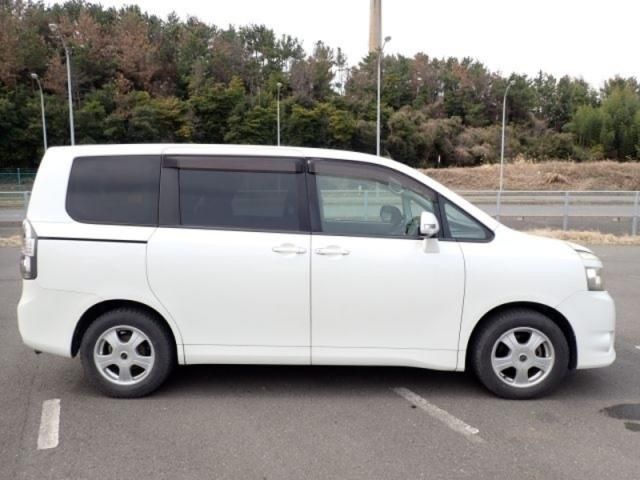 TOYOTA VOXY 2009 Image 31