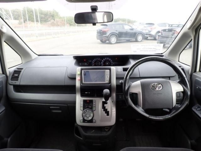 TOYOTA VOXY 2009 Image 31