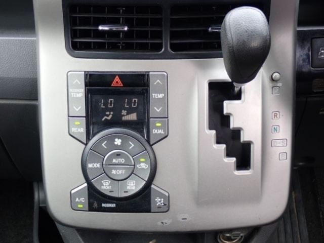 TOYOTA VOXY 2009 Image 31