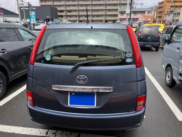 TOYOTA ISIS 2005 Image 31