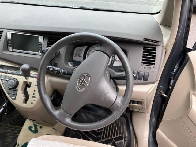 TOYOTA ISIS 2005 Image 31